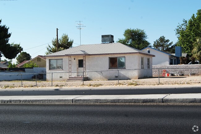 Primary Photo - 1618 E Bonanza Rd