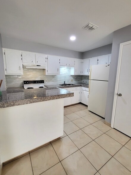 Building Photo - 312 Gastel Cir