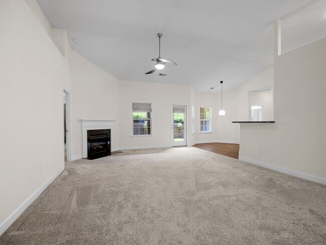 Building Photo - LUXURY RENTAL: Exquisite 4 BR, 2 BA, 2 Car...