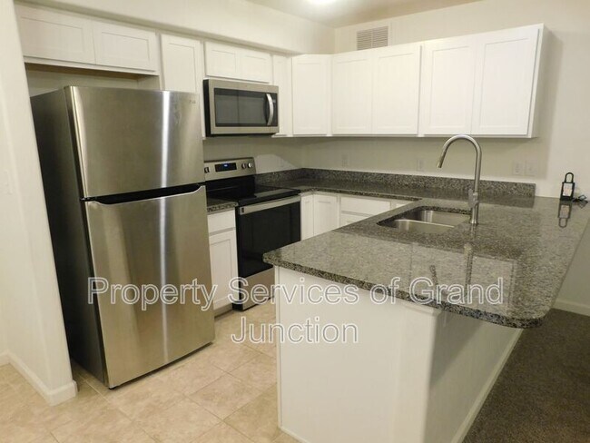 Building Photo - 654 Trinity Way
