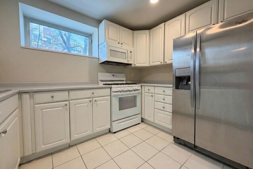 Building Photo - 4 Canal Park