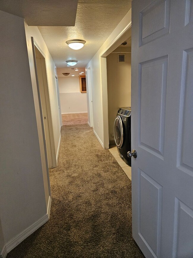 Building Photo - Beautiful 3 Bedroom/2 Bathroom in Bountiful