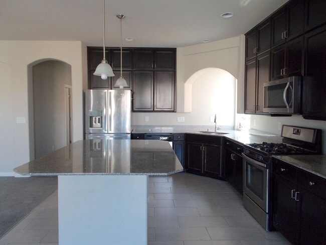 Building Photo - Modern Tri-Level Home with Spacious Layout...