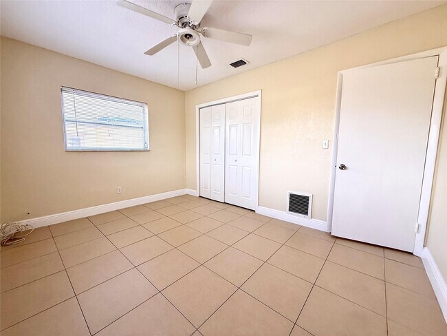 Building Photo - 4190 NW 45th St