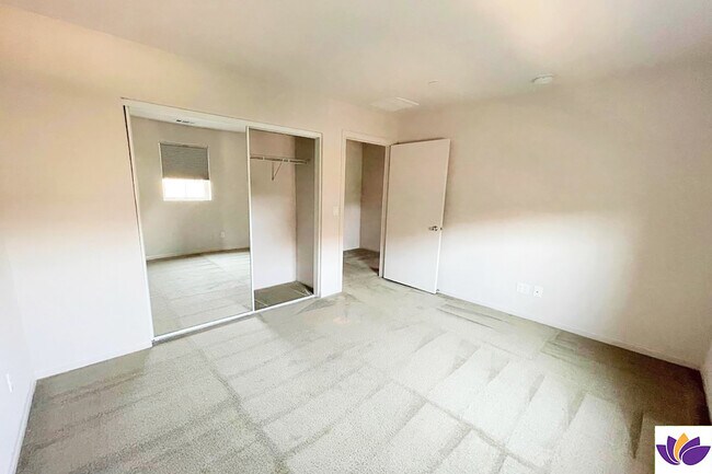 Building Photo - 7245 N Maple Rd