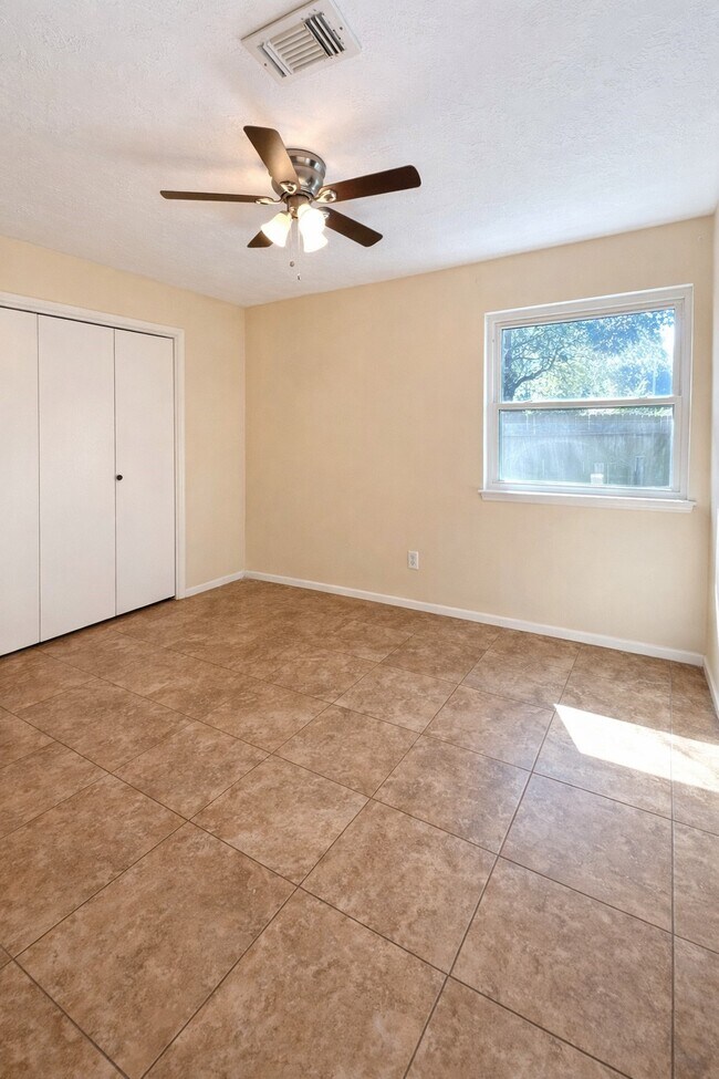 Building Photo - 6603 Readsland Ln