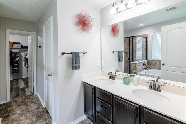 Building Photo - 904 Strickling Dr