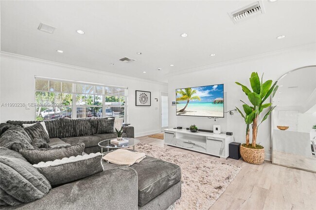 Building Photo - 2207 NE 16th Ave