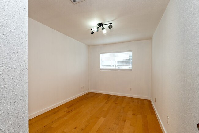 Building Photo - 8486 Ariel St