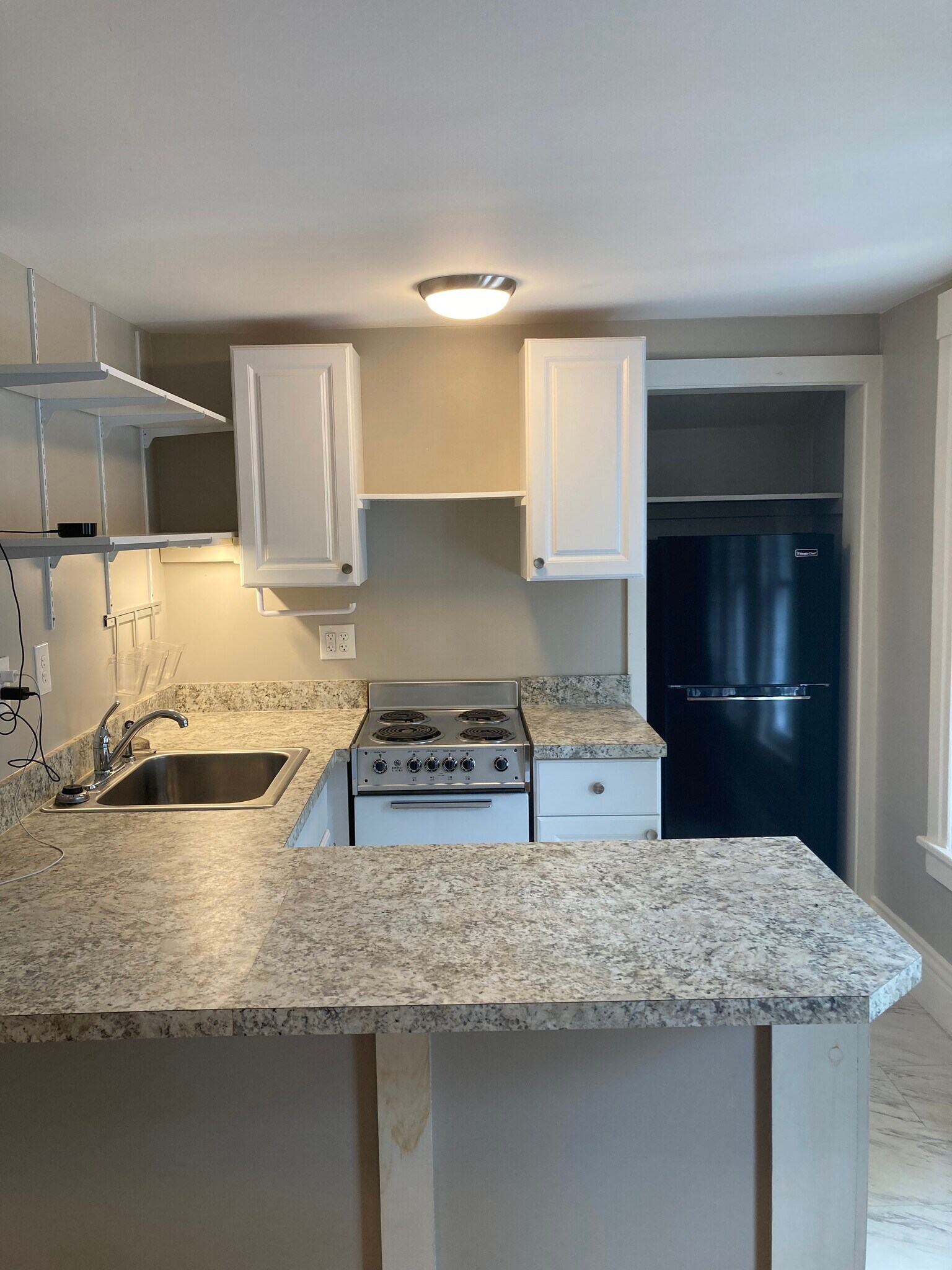 Plenty of kitchen storage - 56 Rumford St