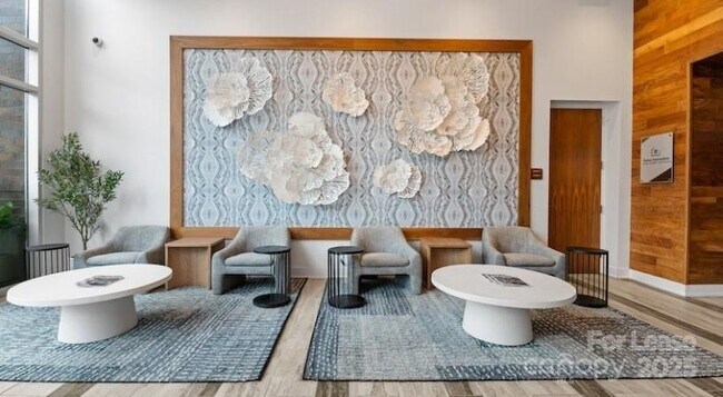 Building Photo - 650 E Brooklyn Vlg Ave