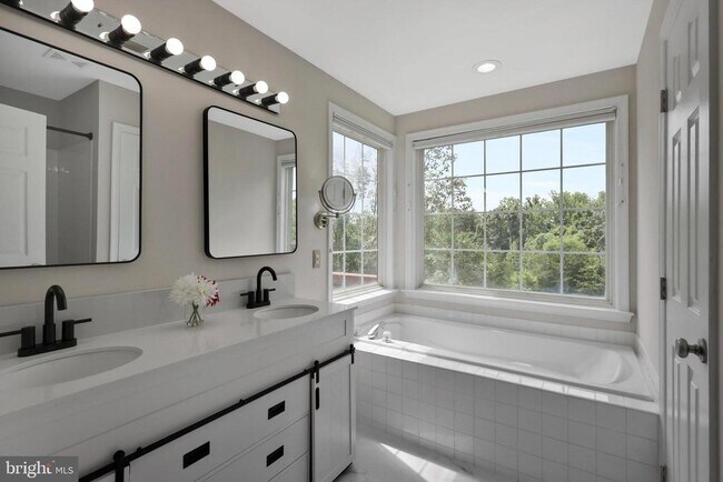 Building Photo - 5270 Kestrel Crossing Dr