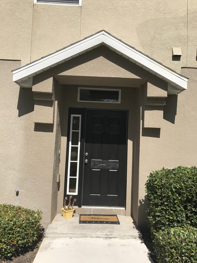 Building Photo - Great 2 Bedroom 2 Bath Home located in the...