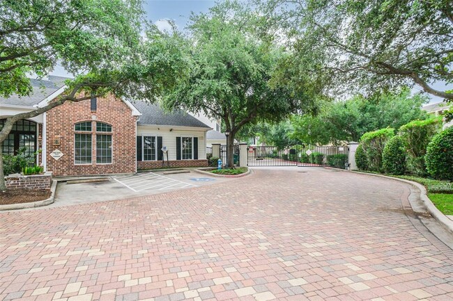 Building Photo - 9200 Westheimer Rd