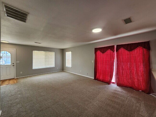 Building Photo - Great 3 Bed Ranch Style Home In Green Valley Ranch Neighborhood