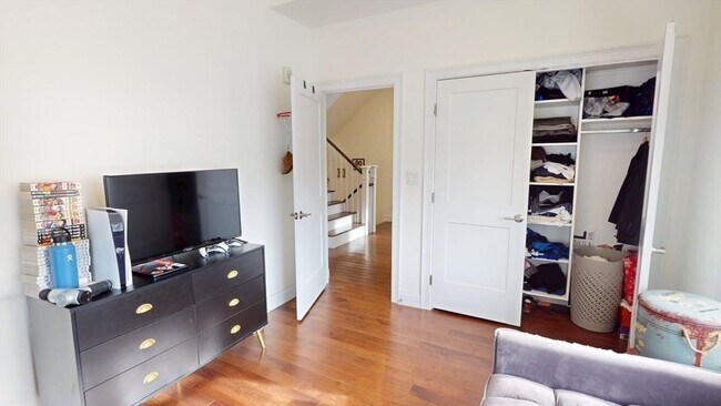 Building Photo - 4 Market St