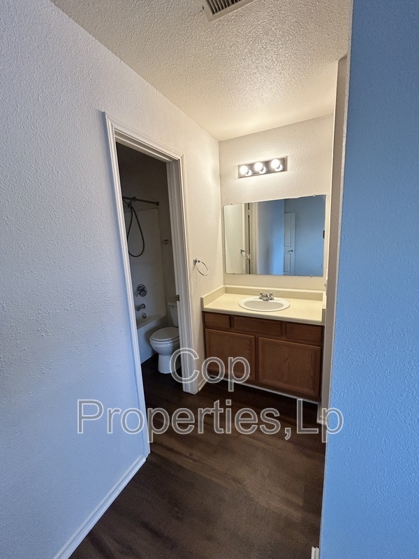 Building Photo - 15416 Kamary Ln