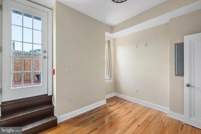 Building Photo - 309 E Girard Ave