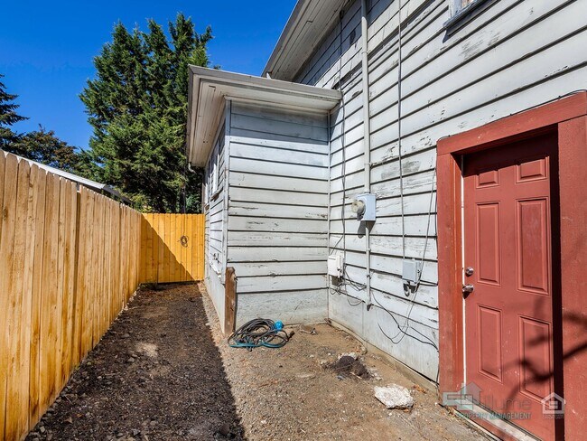 Building Photo - Charming 2-Bedroom Home with Private Yard in the Heart of St. Johns