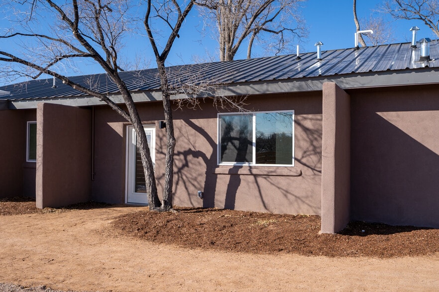 Building Photo - 2200 W Alameda St