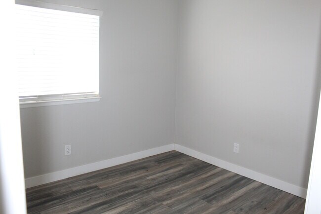 Building Photo - 2229 Rose Ave