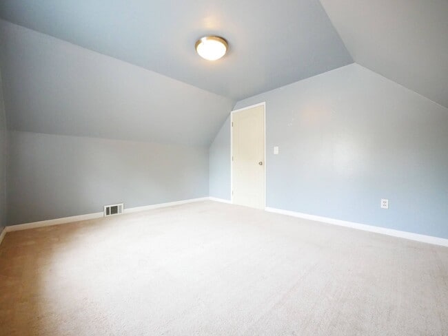 Building Photo - 5 BED & 2.5 BATH SINGLE FAMILY HOUSE FOR RENT