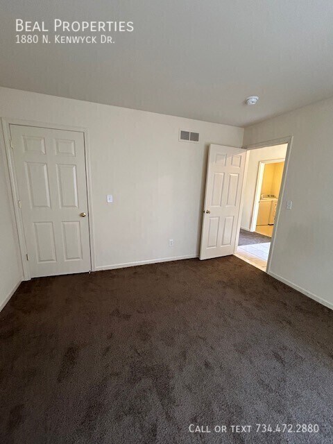 Building Photo - 1880 N Kenwyck Dr