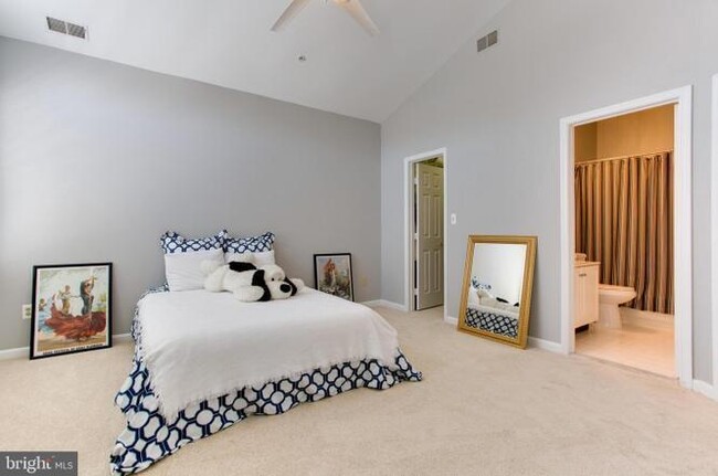 Building Photo - 7021 Haycock Rd