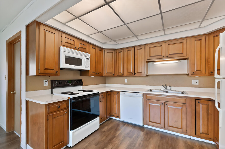 Kitchen - 171 7th St