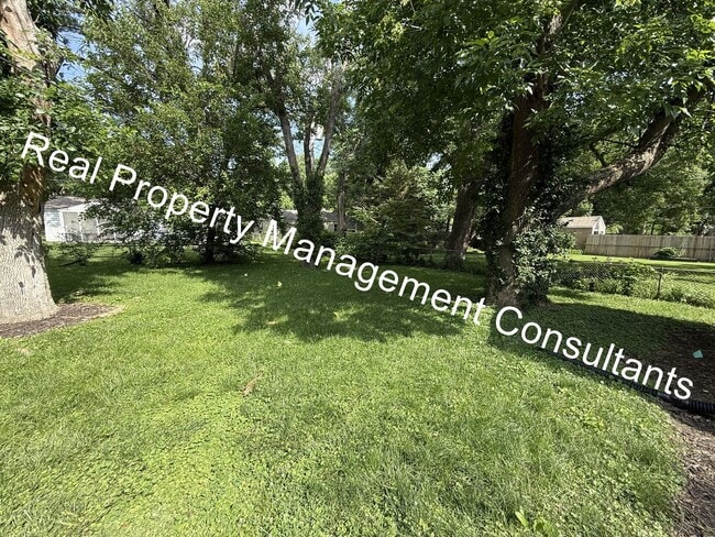 Building Photo - 4 Bed 2 Bath Prairie Village ranch style home!