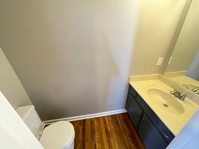 Building Photo - Harbortowne corner lot home with fenced yard and deck!