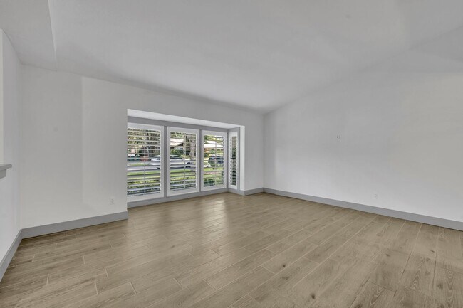 Building Photo - Waterbridge Stunner