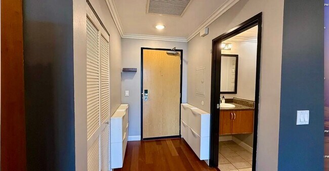 Building Photo - Spacious Studio with 2 Parking Spaces, W/D, Large Patio available in Cortez Hill