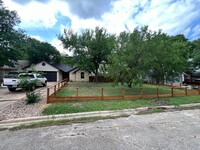 Building Photo - 124 Oak River Dr