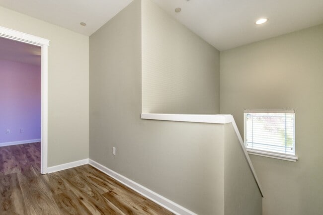 Building Photo - 3 bedroom, 2.5 bath DuPont home featuring AC!