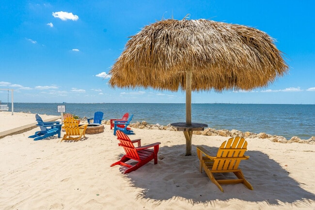 Building Photo - 2502 N Rocky Point Dr