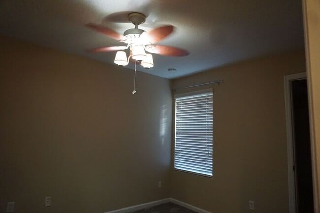 Building Photo - 3 Bedroom 2.5 Bathroom Townhome Near Mill ...