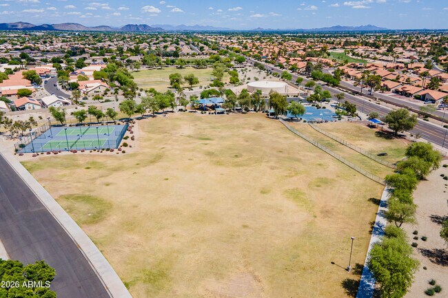 Building Photo - 9941 W Tonopah Dr