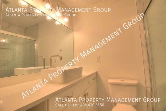 Building Photo - 4038 Elm Street