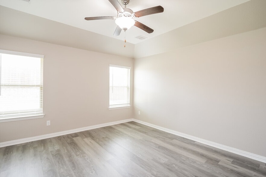 Building Photo - 922 Evergreen St