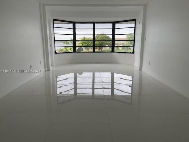 Building Photo - 18900 NE 14th Ave