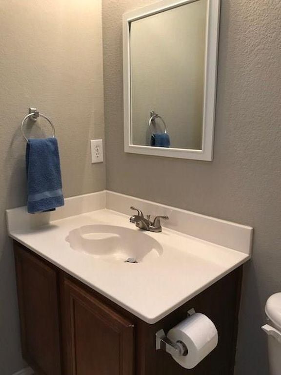 Second bath - 525 Oxford Loop