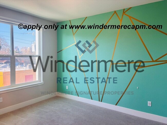 Building Photo - Gorgeous Rare MIDTOWN tri-level Modern home w/ Rooftop Patio!