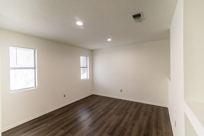 Building Photo - 1507 Wimbledon Dr