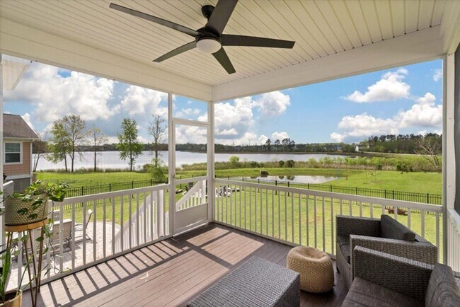Building Photo - Show stopping 5 bed/3 bath rental in the h...