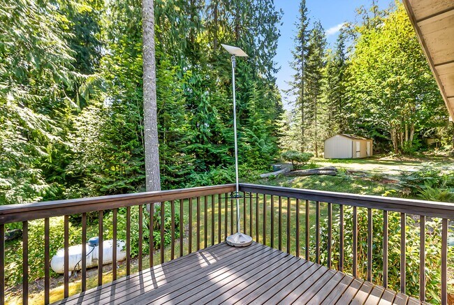 Building Photo - Home on Acreage with Mountain views
