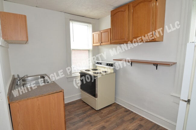 Building Photo - 208 Olyphant Ct