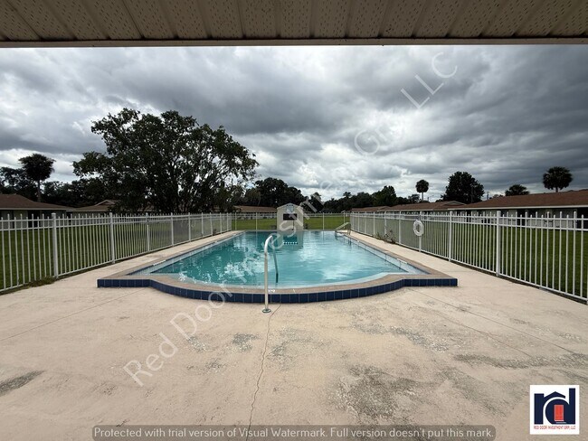 Building Photo - 3/1 Apartment in Deland - Close to Hontoon...