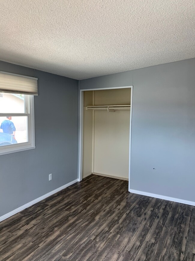 Building Photo - Beautifully Remodeled 3 Bedroom 2 Bath Hom...