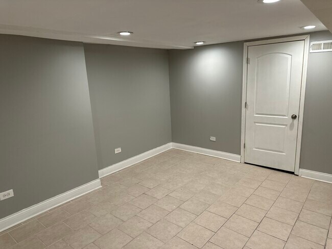 Building Photo - 7930 S Paulina St